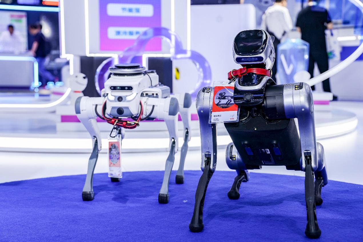 京東JoyInside：AI「附身」機器人，解放還是控制？