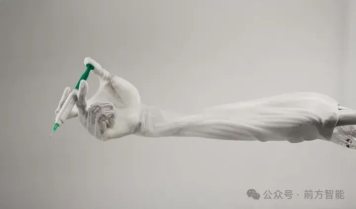 波兰机器人公司Clone Robotics即将推出“硅基人类”：兼具仿生外观和液压驱动的人形机器人Clone Alpha